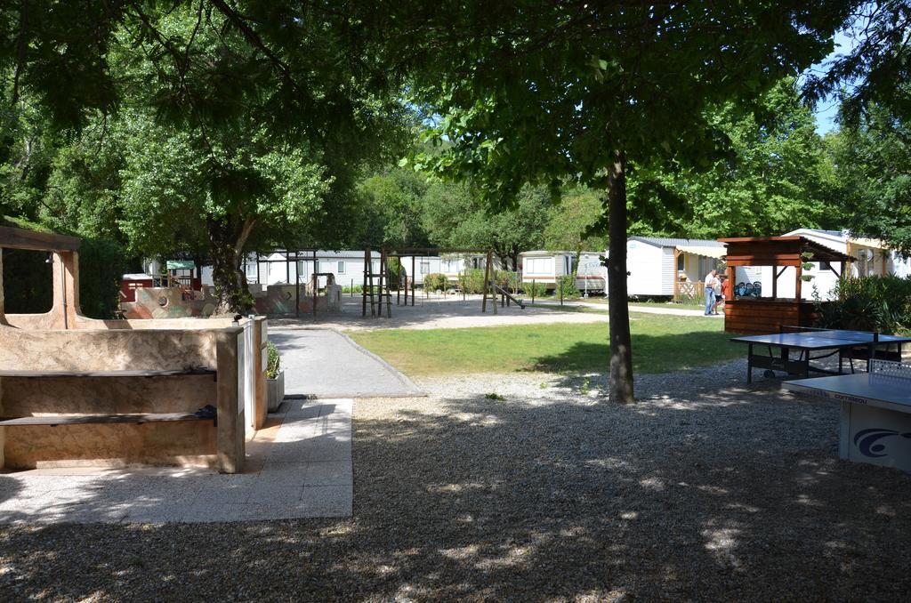 Camping Hotel Les Rives Du Loup Tourrettes-sur-Loup Eksteriør billede