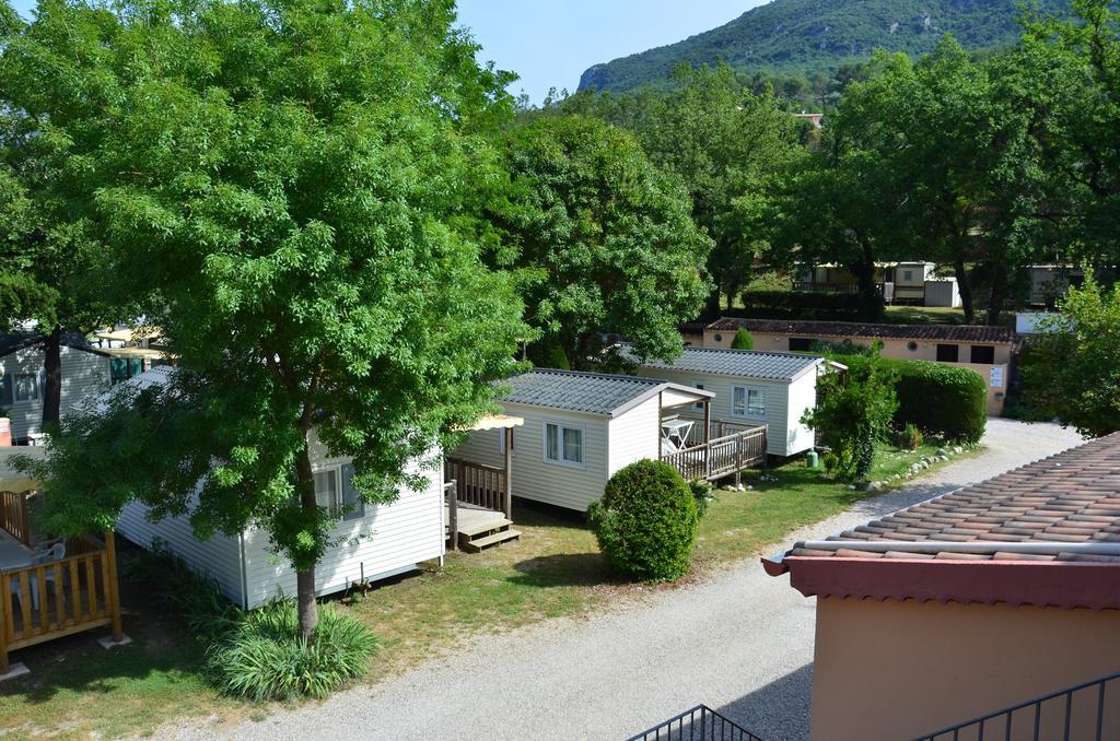 Camping Hotel Les Rives Du Loup Tourrettes-sur-Loup Eksteriør billede