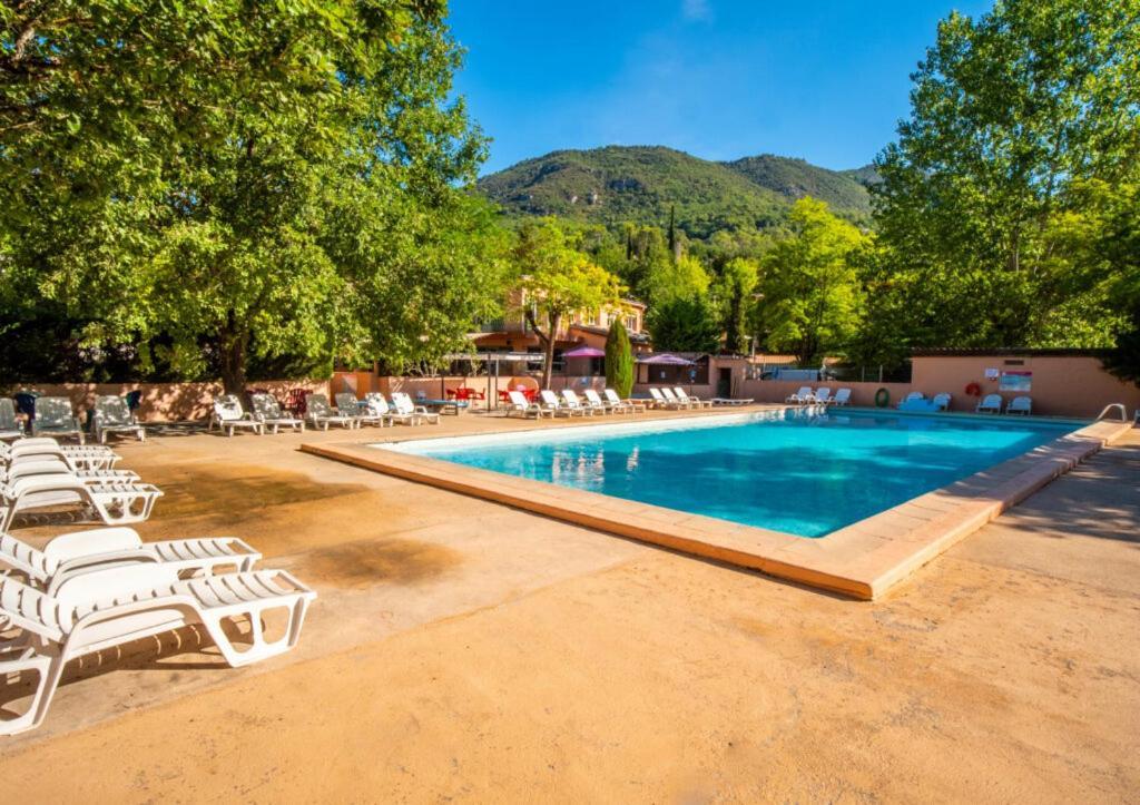 Camping Hotel Les Rives Du Loup Tourrettes-sur-Loup Eksteriør billede