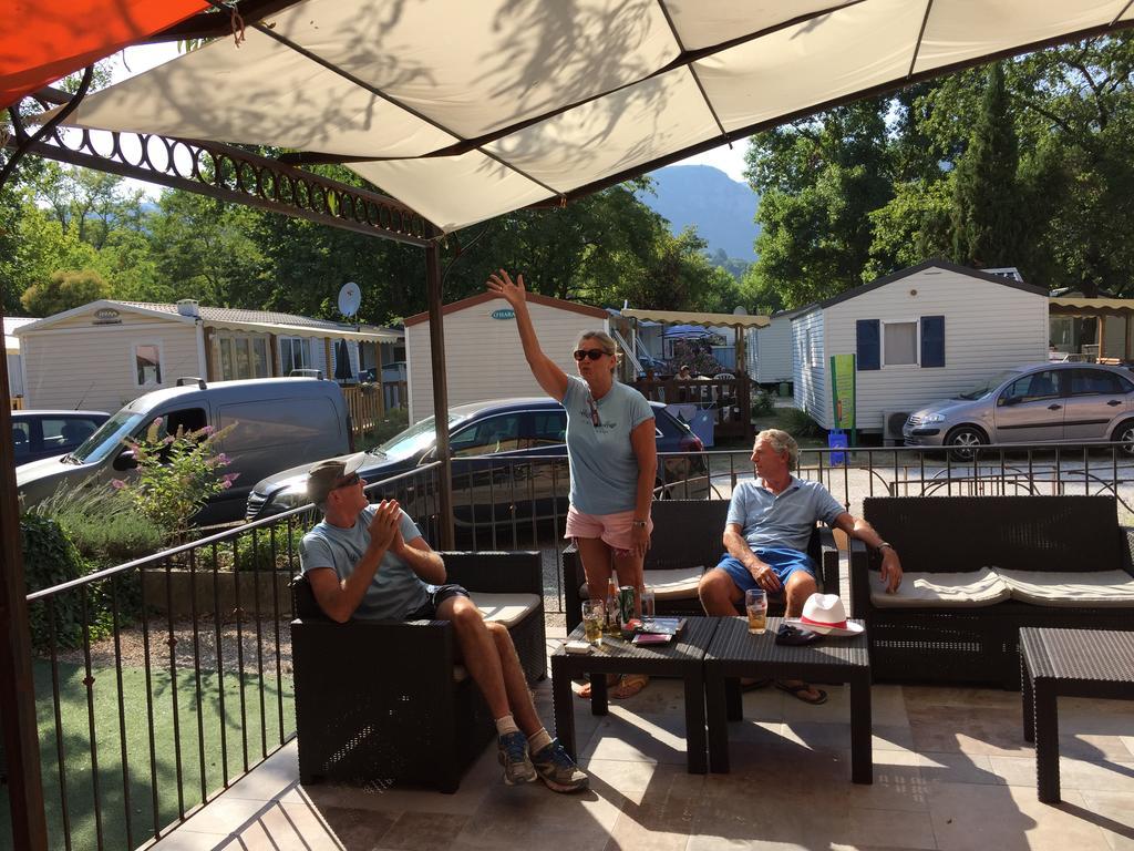 Camping Hotel Les Rives Du Loup Tourrettes-sur-Loup Eksteriør billede