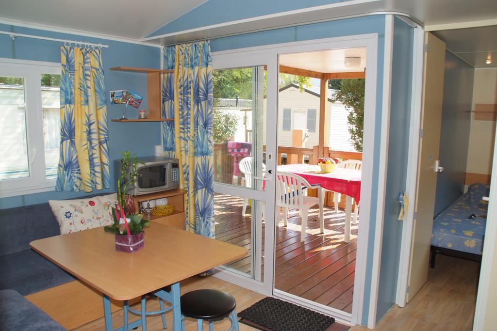 Camping Hotel Les Rives Du Loup Tourrettes-sur-Loup Eksteriør billede