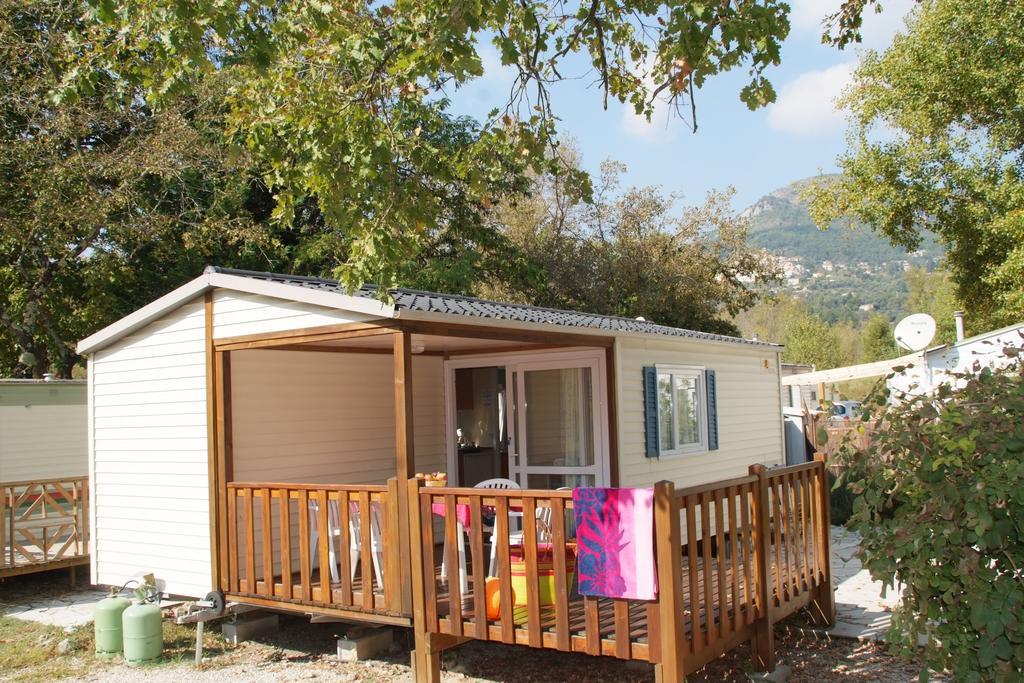 Camping Hotel Les Rives Du Loup Tourrettes-sur-Loup Eksteriør billede
